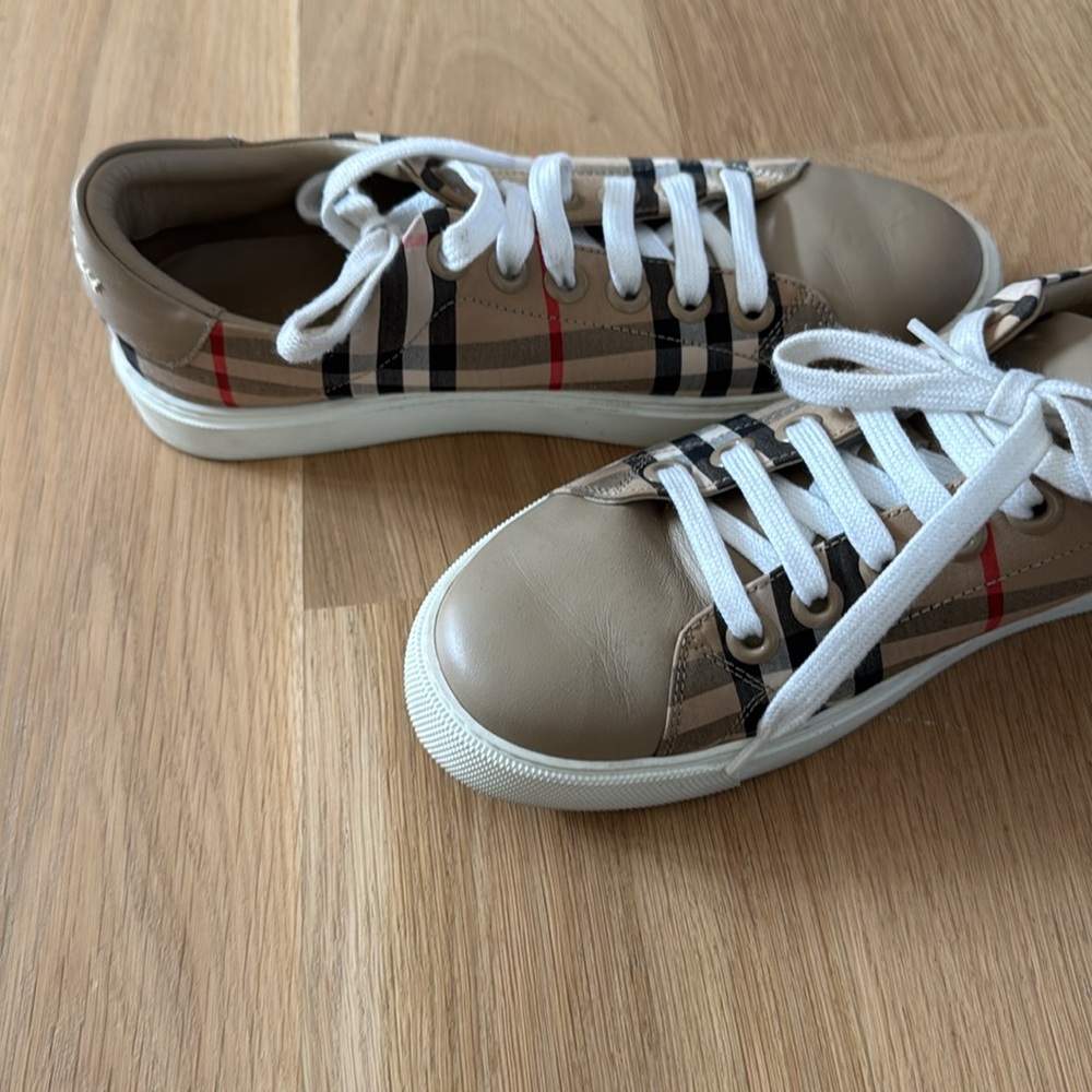 Burberry Sneakers 
Wore a handful of times
Very comfortable - Picture 4 of 10